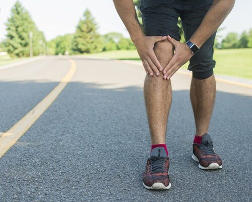 7 Posisi Seks untuk yang Punya Nyeri Sendi Lutut agar Nyaman dan Intim