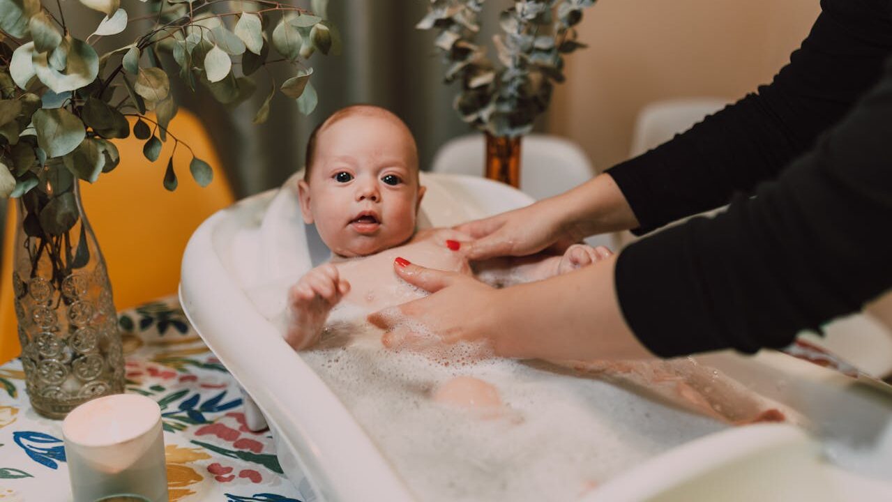 MD New Parents 101: Review Bak Mandi Bayi Lipat, Harga Rp200 Ribuan