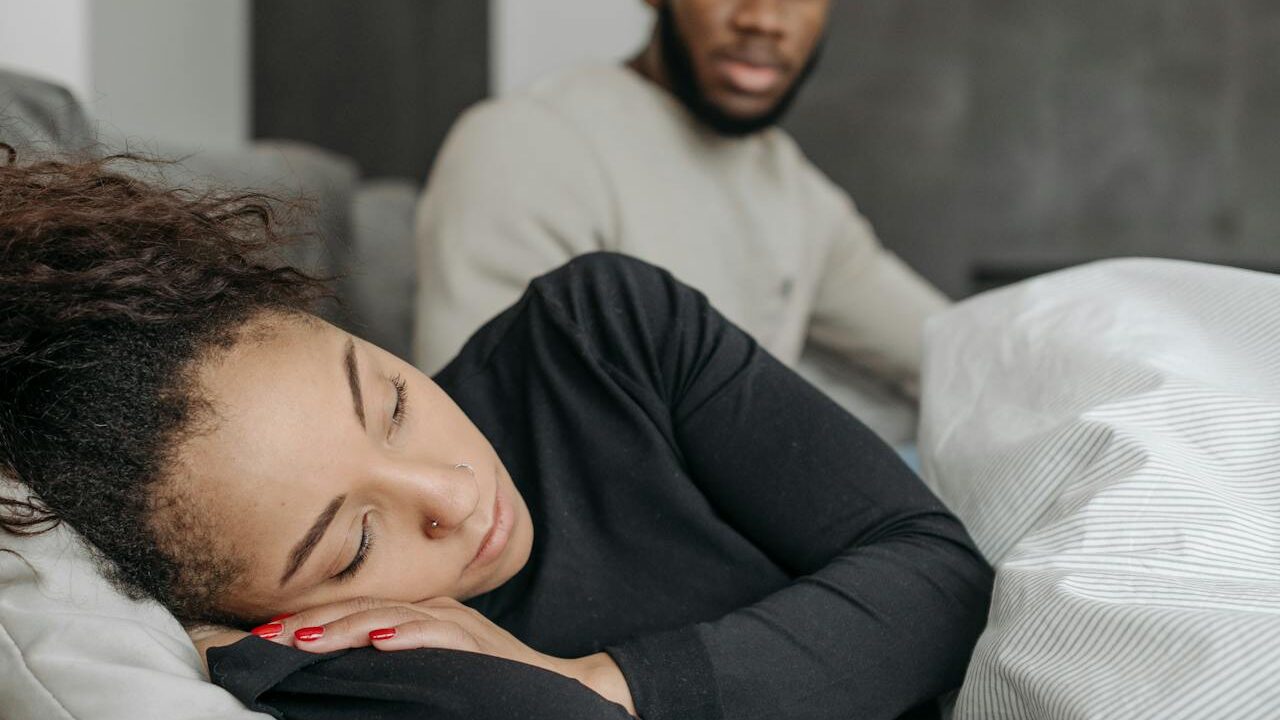 Istri Menolak Ajakan Berhubungan Seks? Ini 9 Sikap Suami yang Bijak