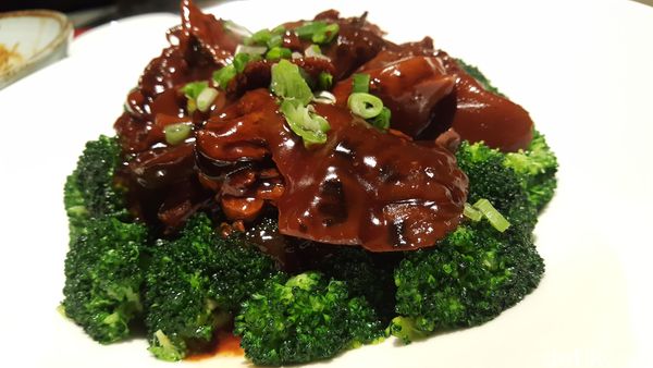 Video Resep: Wok Fried Broccoli with Mushroom and Oyster Sauce
