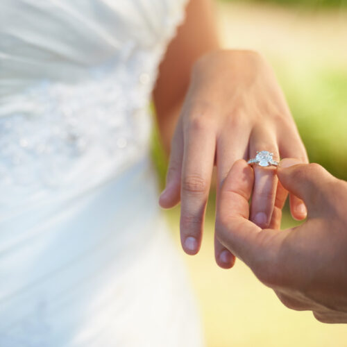 Alasan Perempuan Merasa Kehilangan Diri Setelah Menikah