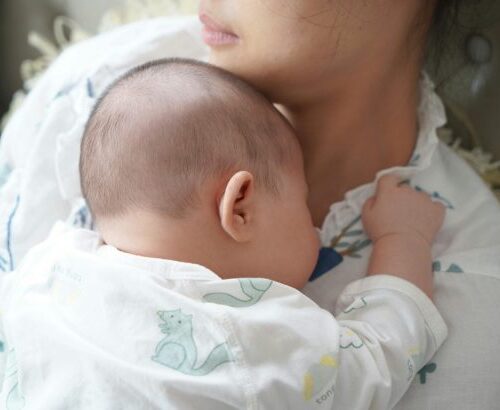 Mom Brain: Ibu Jadi Pelupa Setelah Melahirkan & Cara Mengatasinya