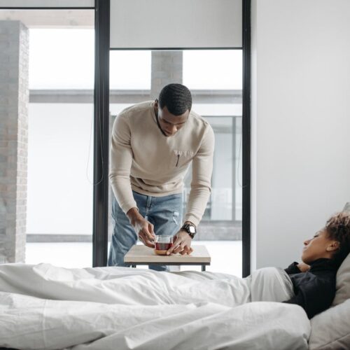 Istri Morning Sickness saat Hamil, Ini 7 Cara Jadi Suami yang Suportif