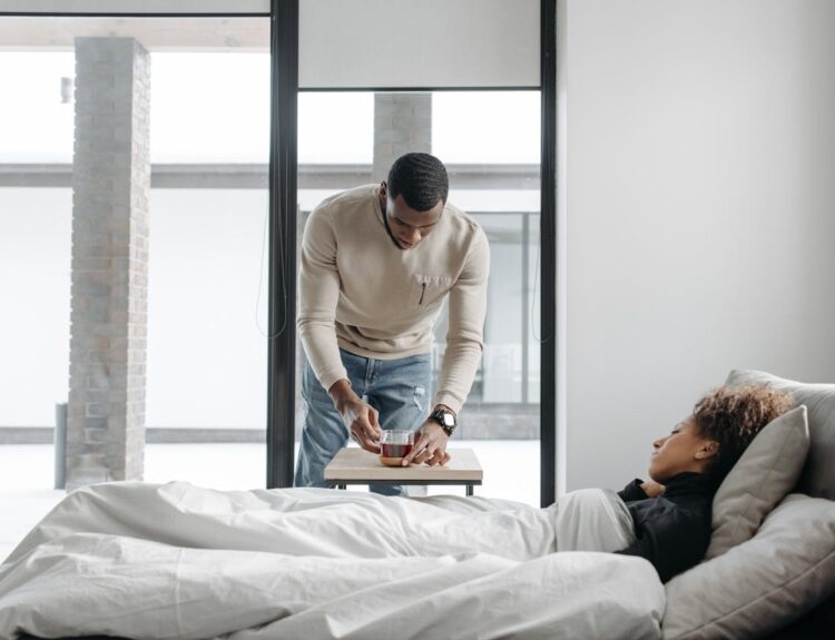 Istri Morning Sickness saat Hamil, Ini 7 Cara Jadi Suami yang Suportif