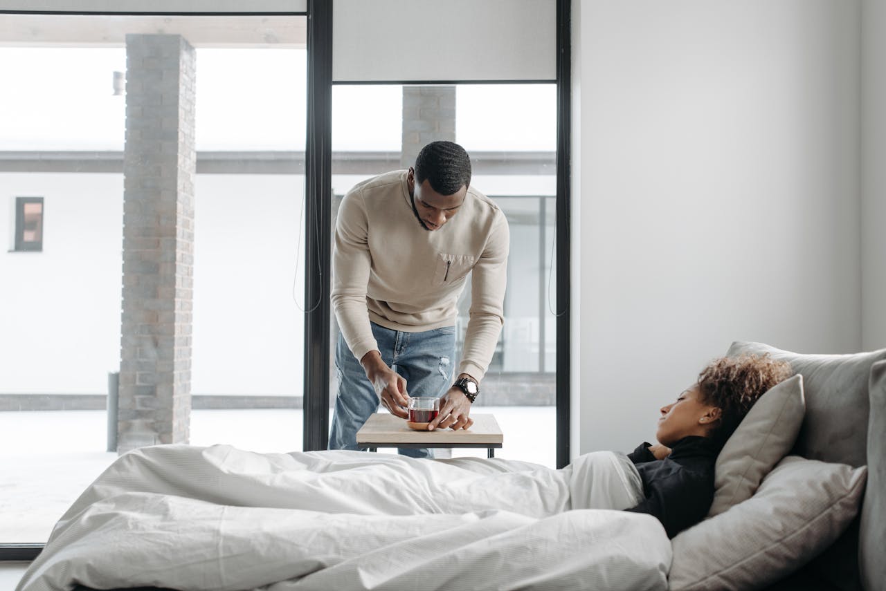 Istri Morning Sickness saat Hamil, Ini 7 Cara Jadi Suami yang Suportif