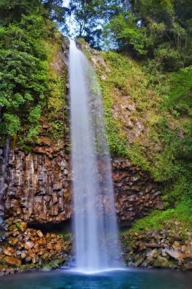 15 Wisata Curug Ramah Anak di Indonesia untuk Liburan Keluarga