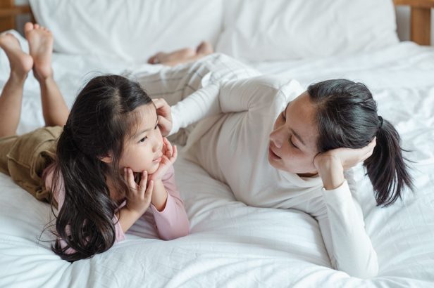 Anak Mulai Menjauh dari Orang Tua? Ini 7 Penyebabnya