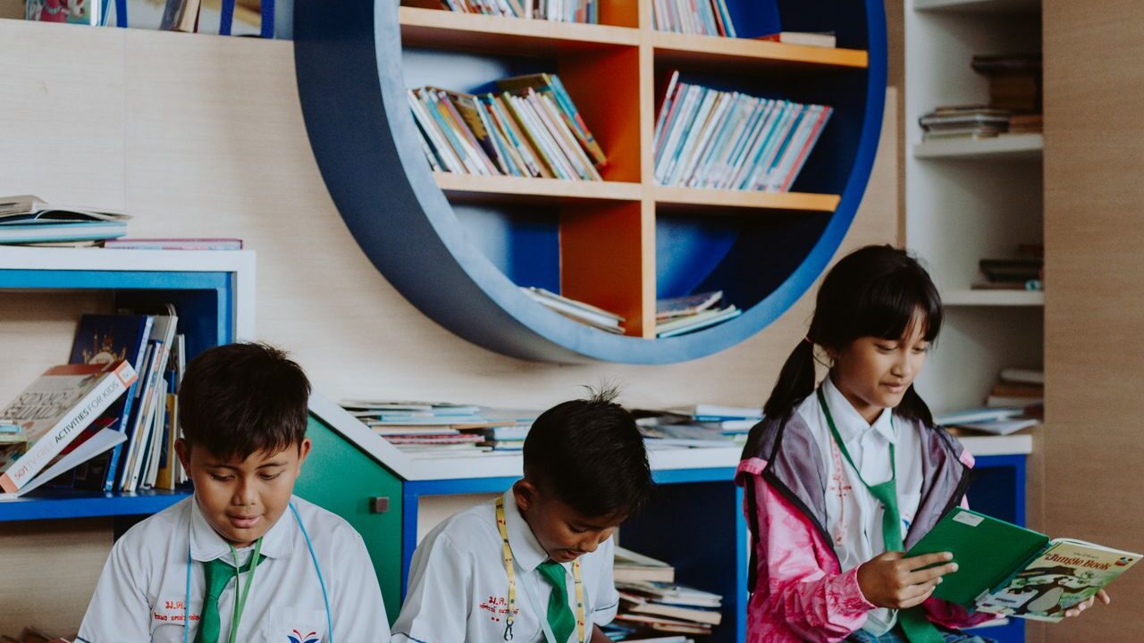 Perbedaan Anak SD Zaman Dulu dan Sekarang, Nomor 8 Paling Terasa!