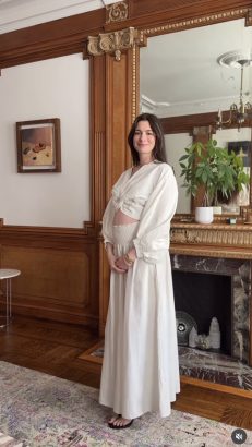 Anne Hathaway Hamil Anak Ketiga di Usia 43 Tahun, Amankah Kehamilan di Usia 40 Tahun Ke Atas?